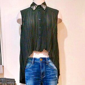 💥GORGE💥Chiffon Pleated Top w/ Embellished Collar